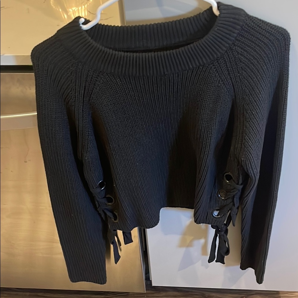 Black Tie-up Sweater